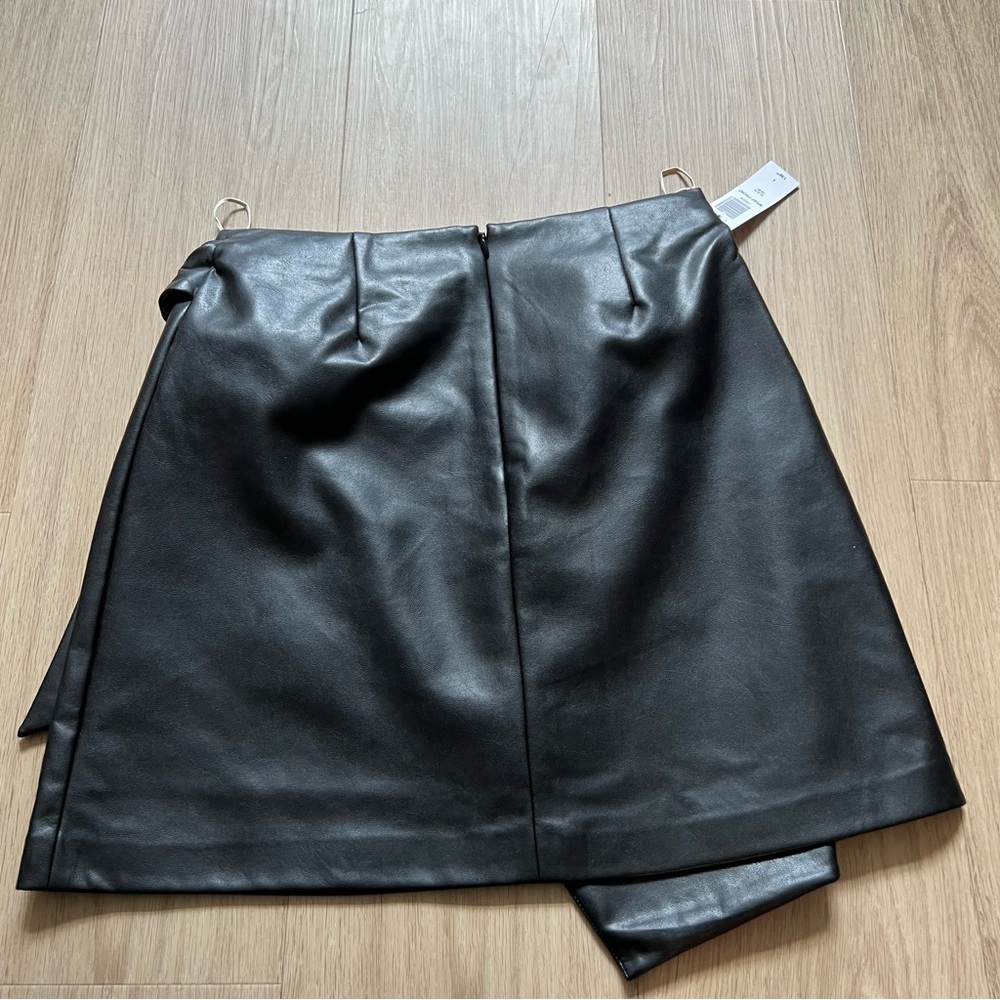 Aritizia Wilfred Black Wrap Front Skirt - Picture 3 of 4